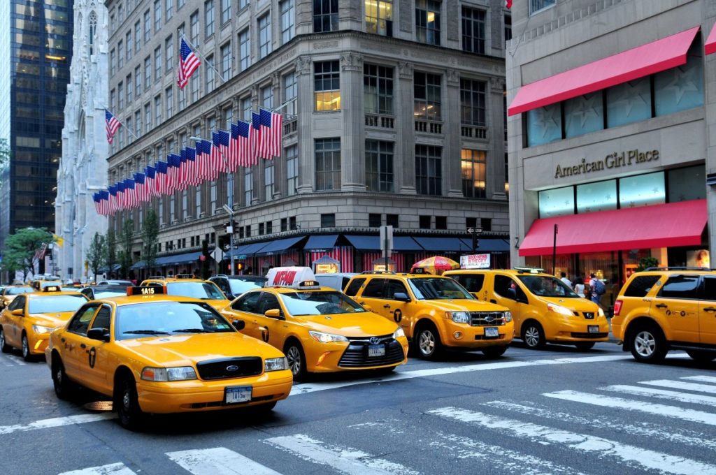 manhattan_taxis_5th_avenue_fifth_avenue_street_traffic_urban_nyc854665